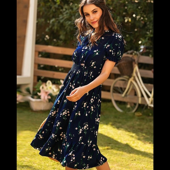Dresses & Skirts - Women’s Navy Blue Floral Midi Dress S